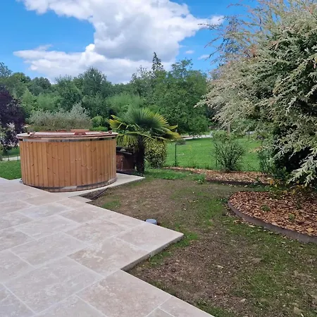 De 3 Avec Piscine Privee Jardin Clos Et Wifi A Ribérac