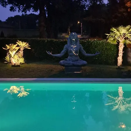 De 3 Avec Piscine Privee Jardin Clos Et Wifi A Villa Ribérac
